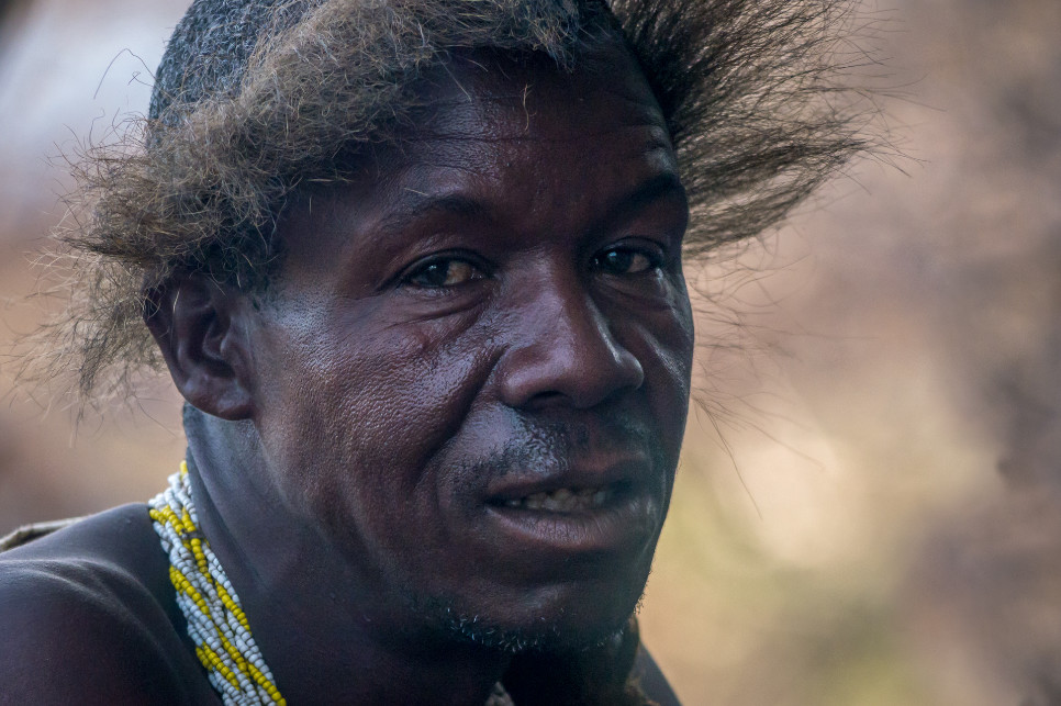 Tanzanie : chef de tribu Hadzabe